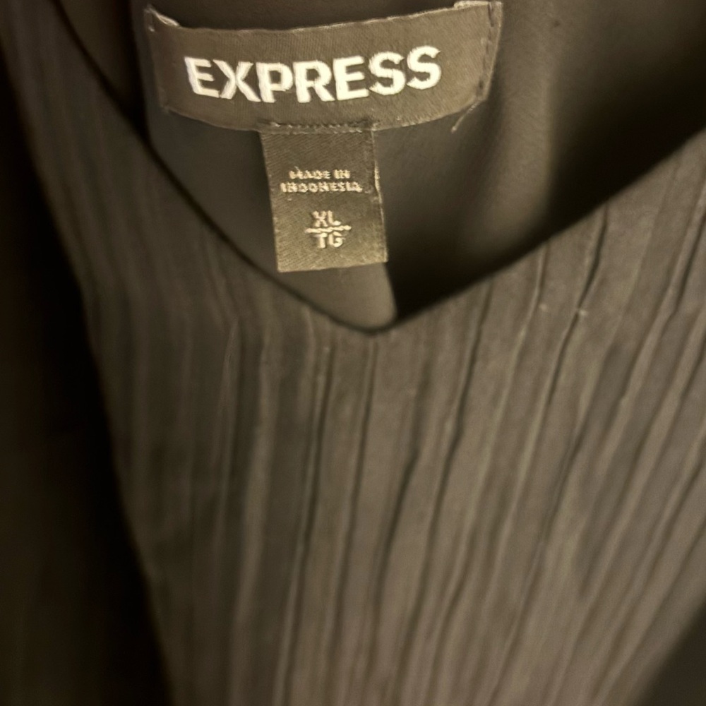 Express Black V-Neck Cami Tank Top - Picture 2 of 2